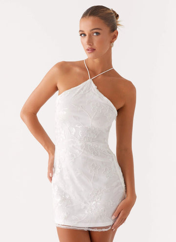 Vestido Corto Halter con Bordado Floral en Blanco